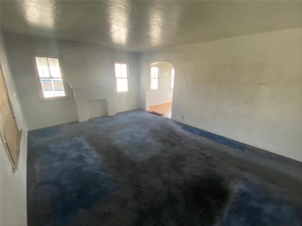 2 bed, 1 bath in Los Angeles - Photo 2