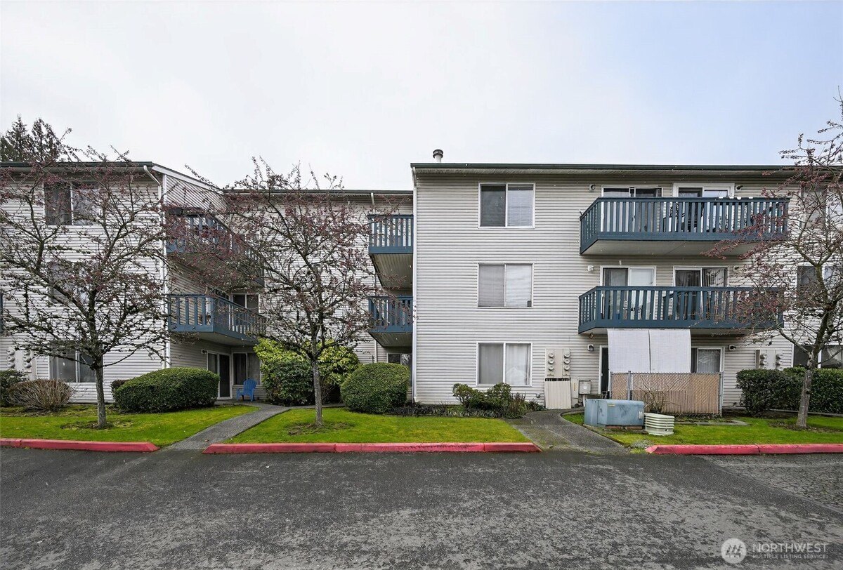 2 bed, 2 bath in Seattle - Photo 2
