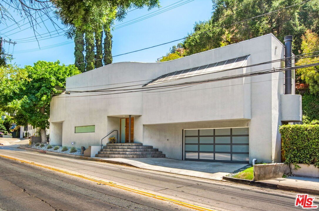 2 bed, 2 bath in Los Angeles