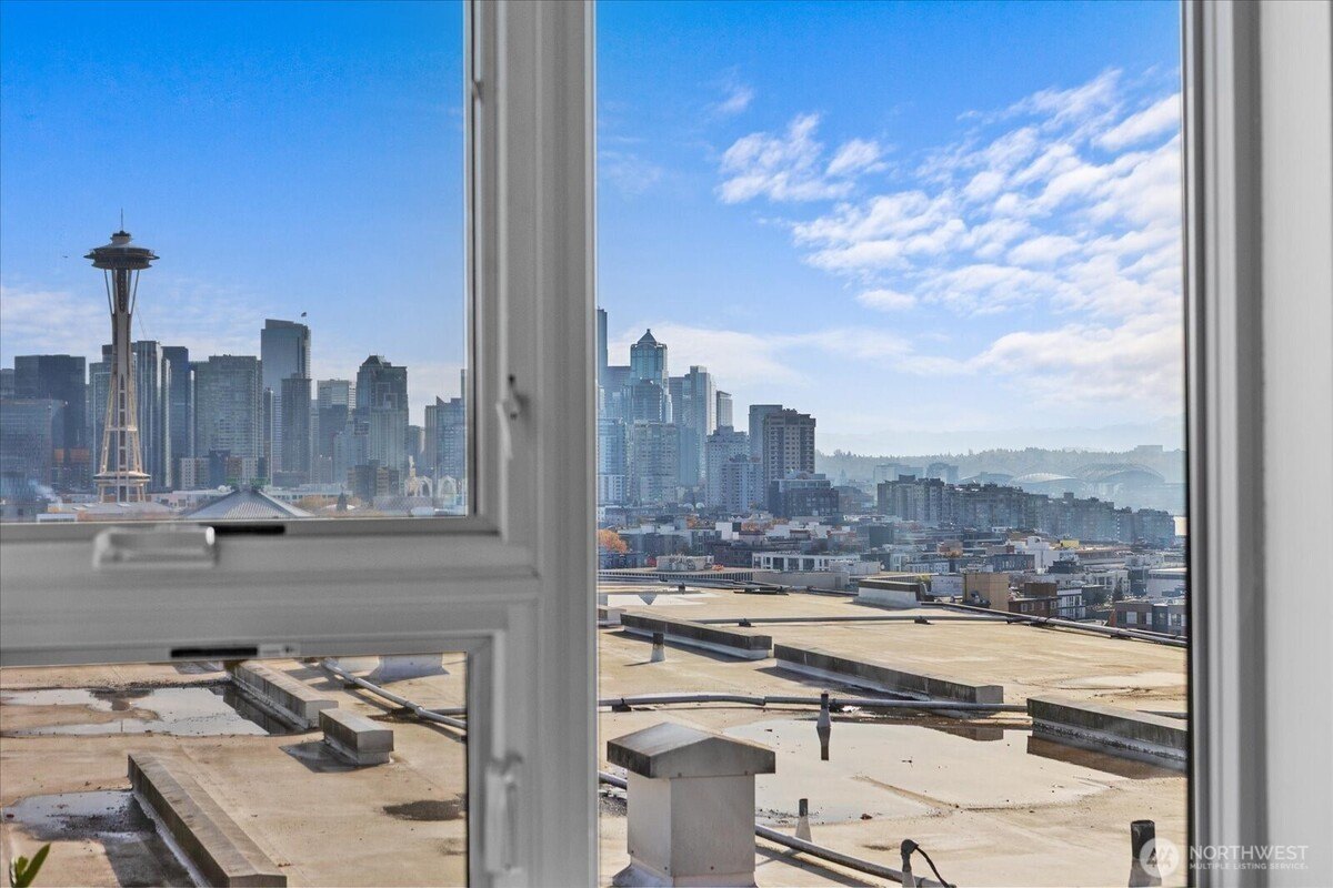 2 bed, 1 bath in Seattle - Photo 2
