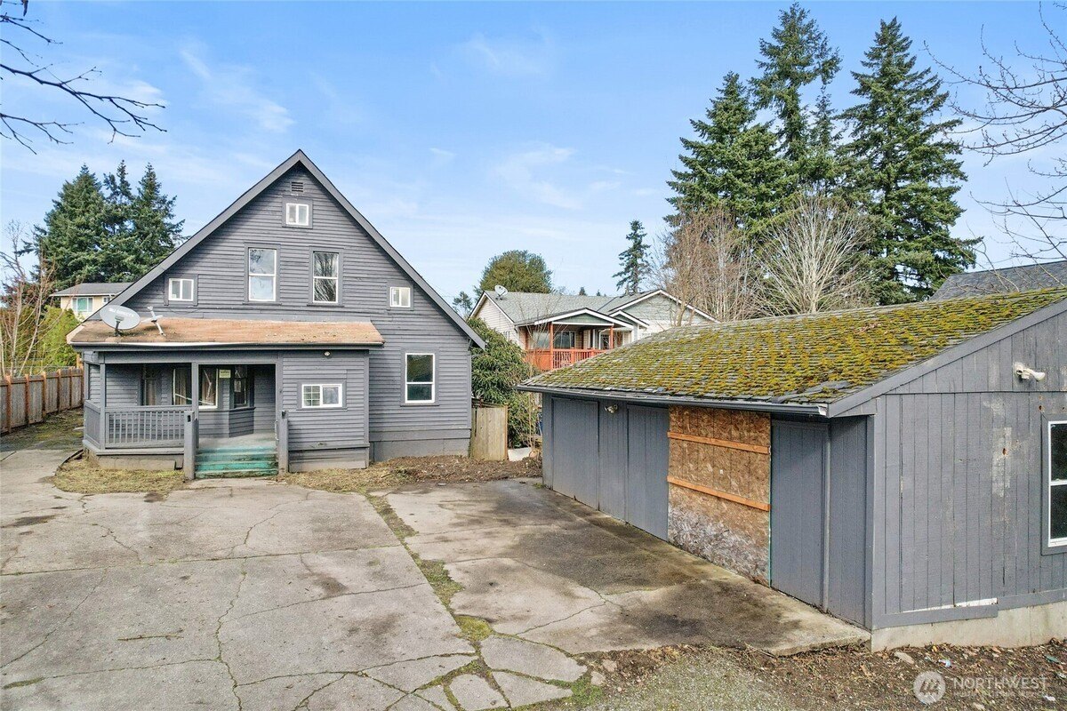 3 bed, 1 bath in Seattle - Photo 2