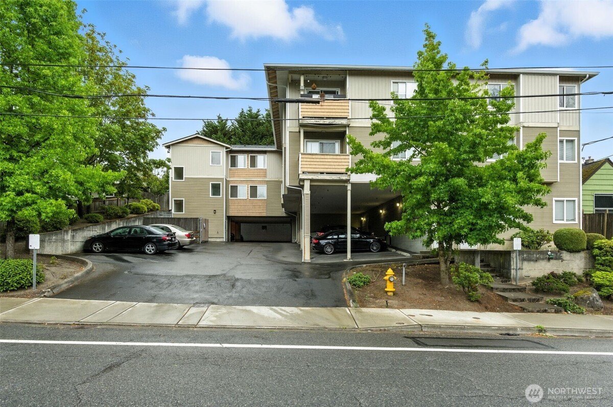 2 bed, 2 bath in Seattle - Photo 2