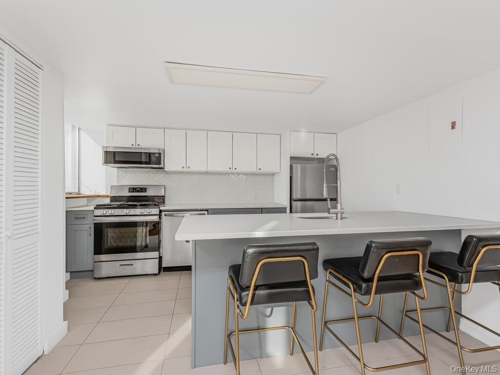 3 bed, 2 bath in New York - Photo 2