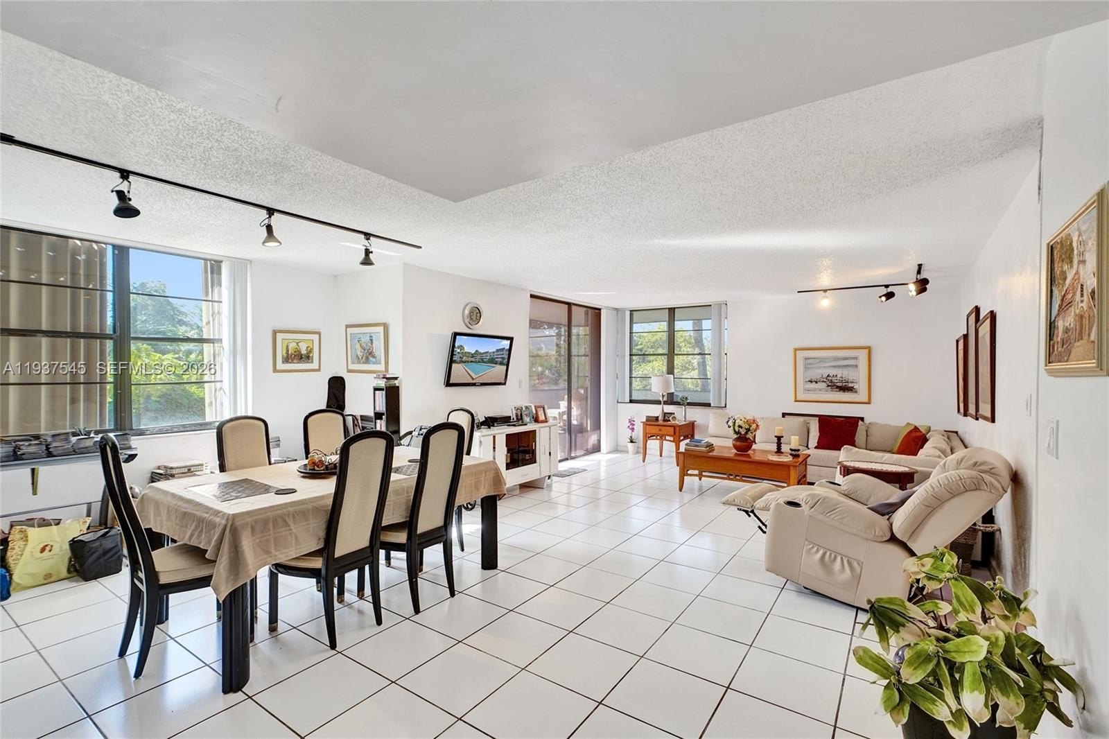2 bed, 2 bath in Miami - Photo 2