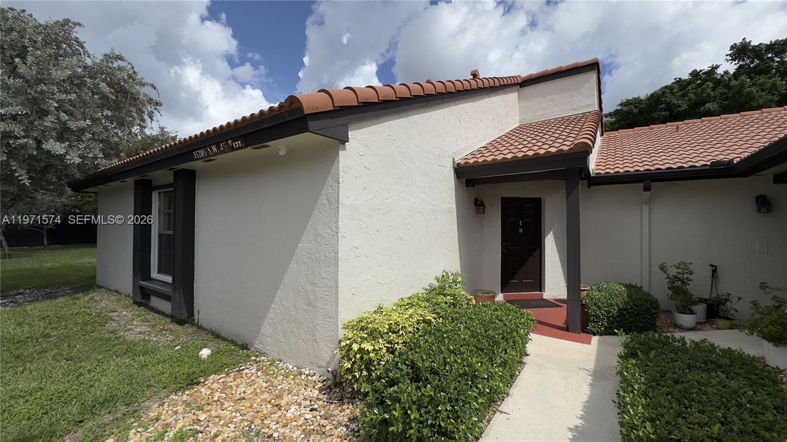 2 bed, 2 bath in Miami - Photo 2