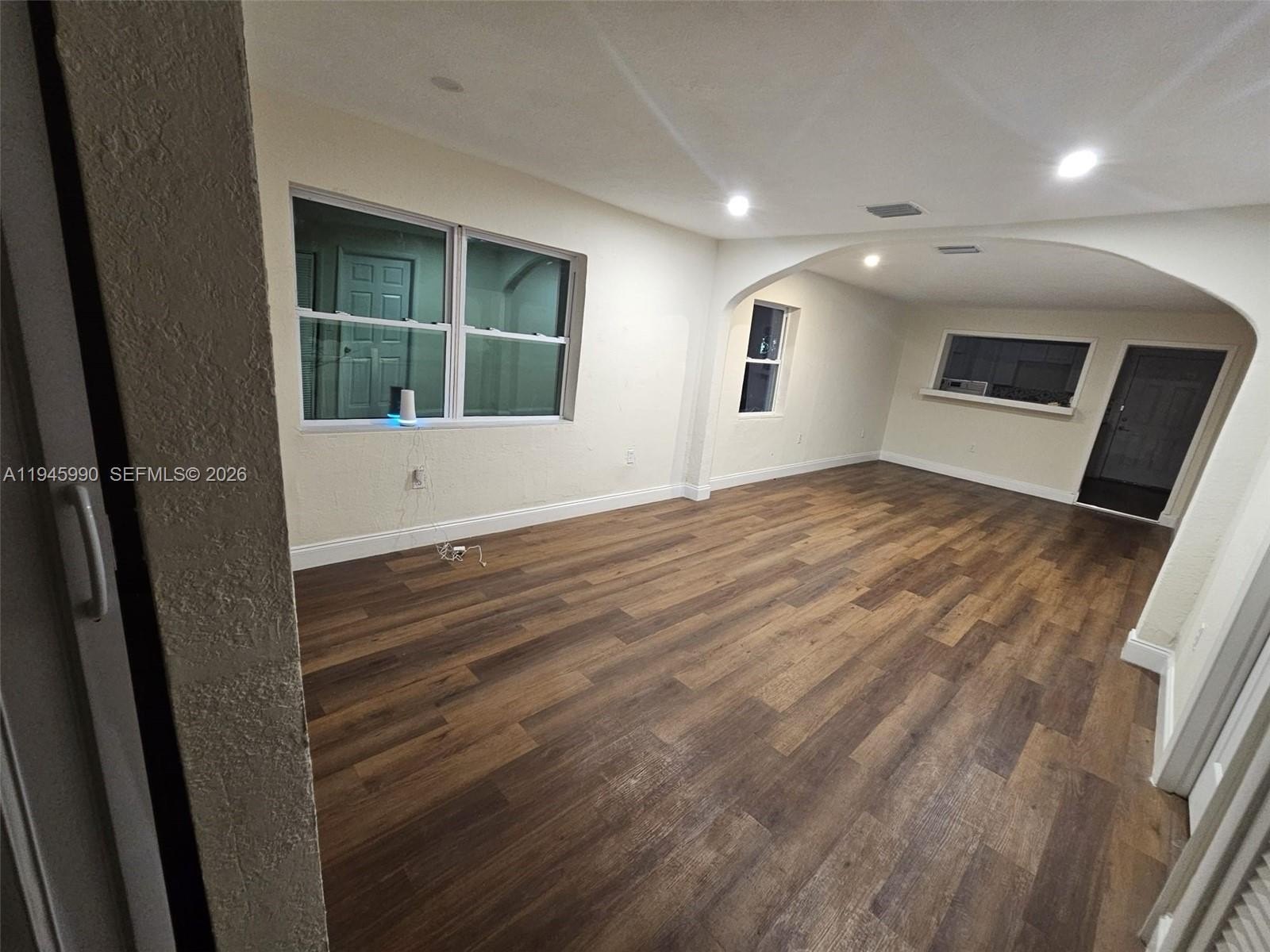 5 bed, 2 bath in Miami