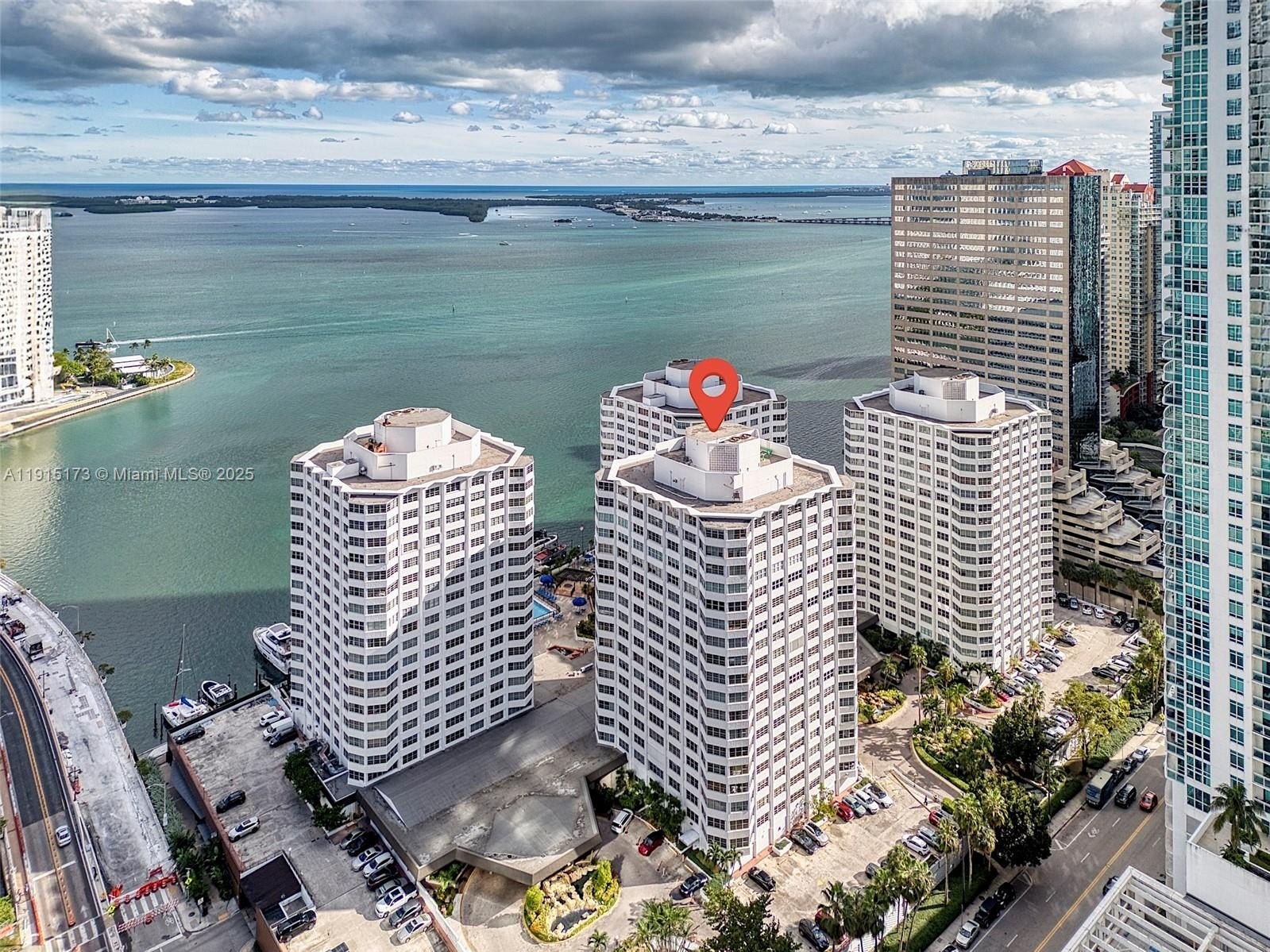 4 bed, 2 bath in Miami - Photo 2