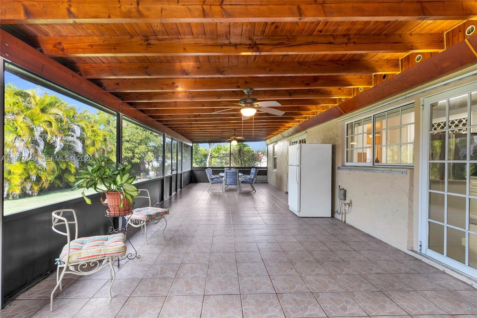 3 bed, 2 bath in Miami - Photo 2