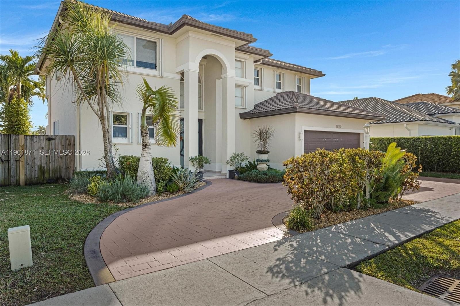 5 bed, 3 bath in Miami - Photo 2
