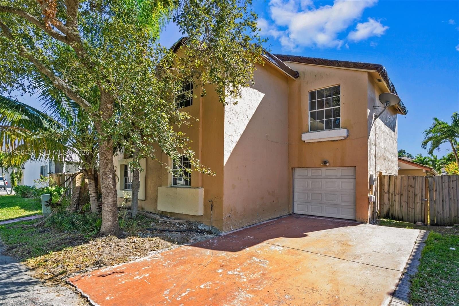 4 bed, 3 bath in Miami - Photo 2