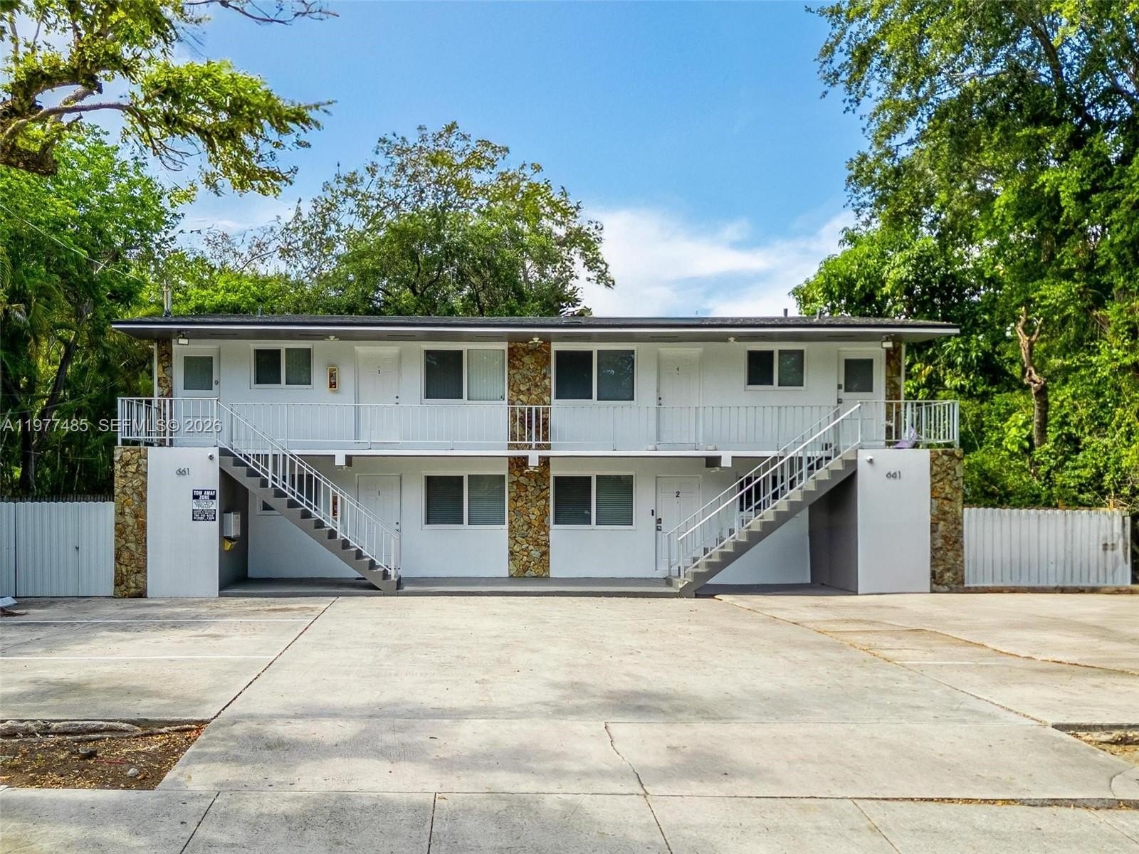 8 bed, 4 bath in Miami