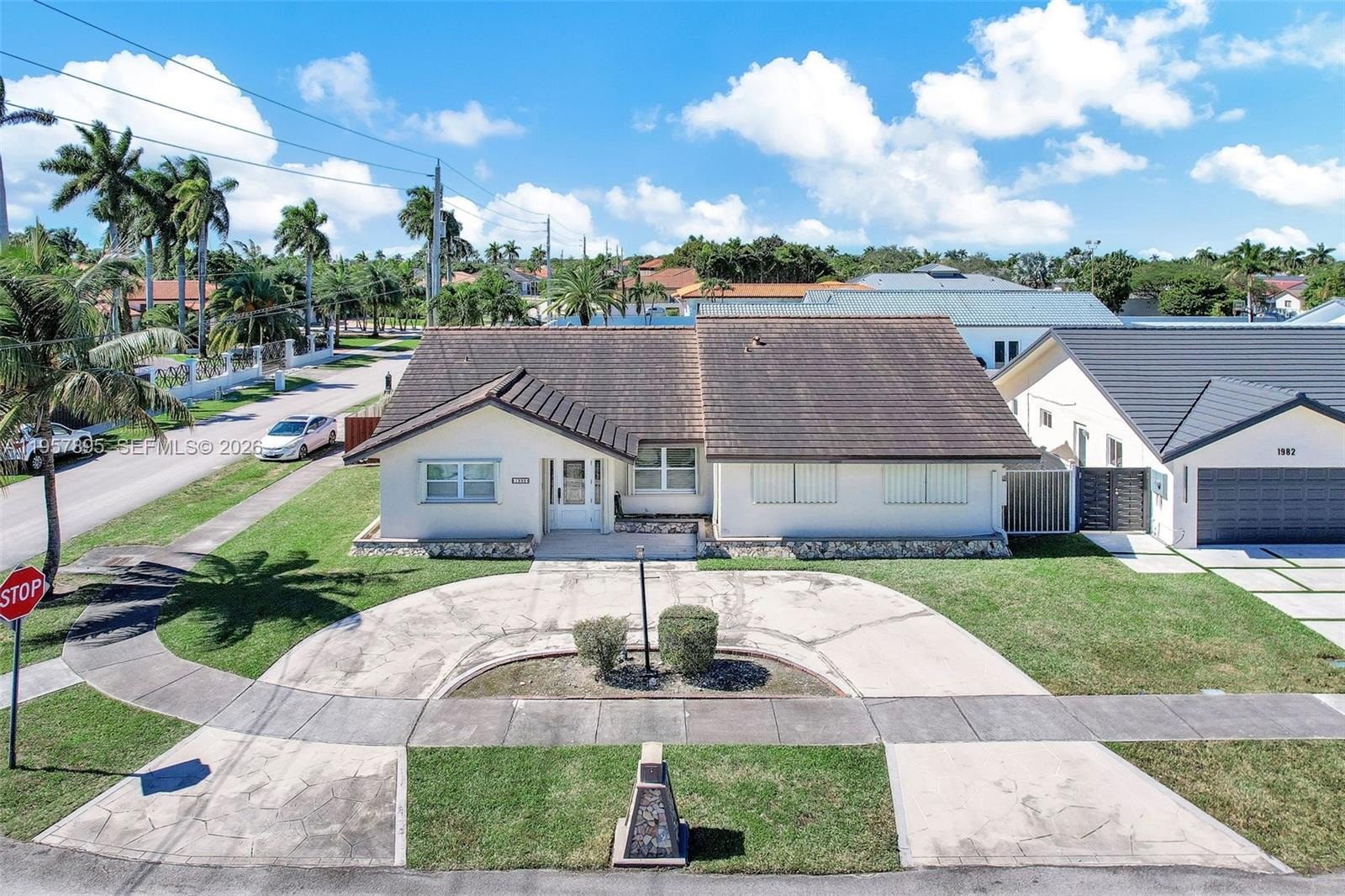 5 bed, 3 bath in Miami - Photo 2