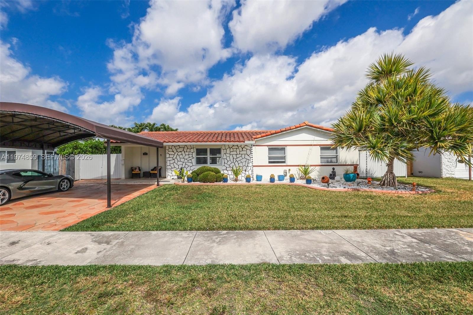 4 bed, 3 bath in Miami - Photo 2