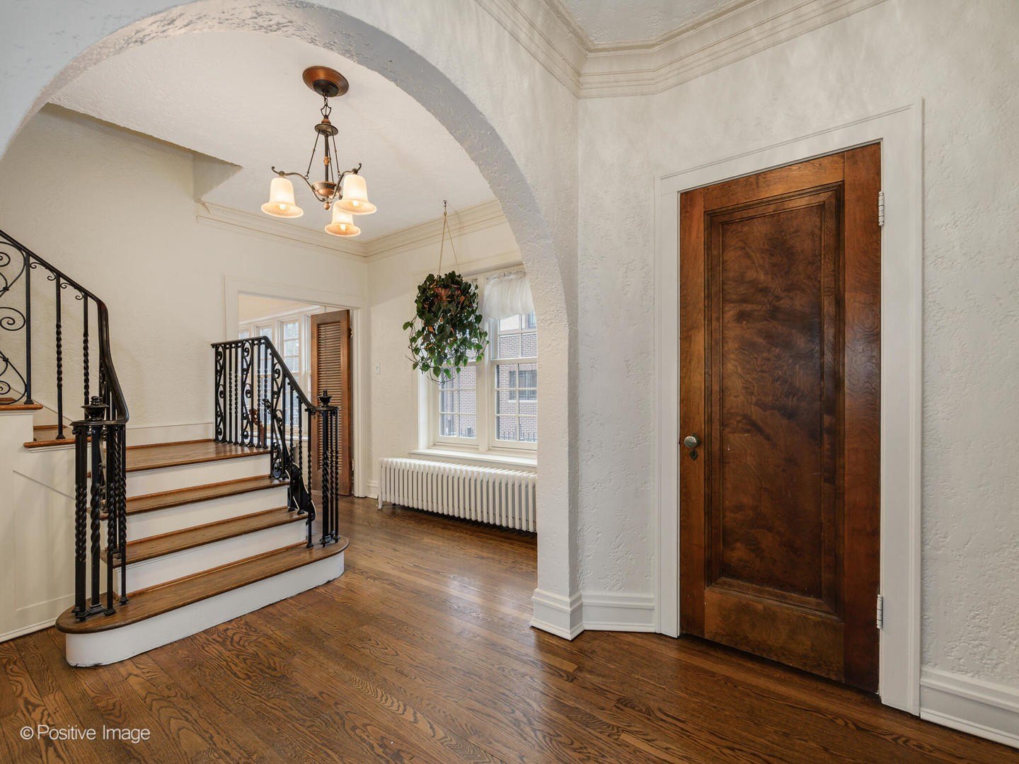 4 bed, 3 bath in Chicago - Photo 2
