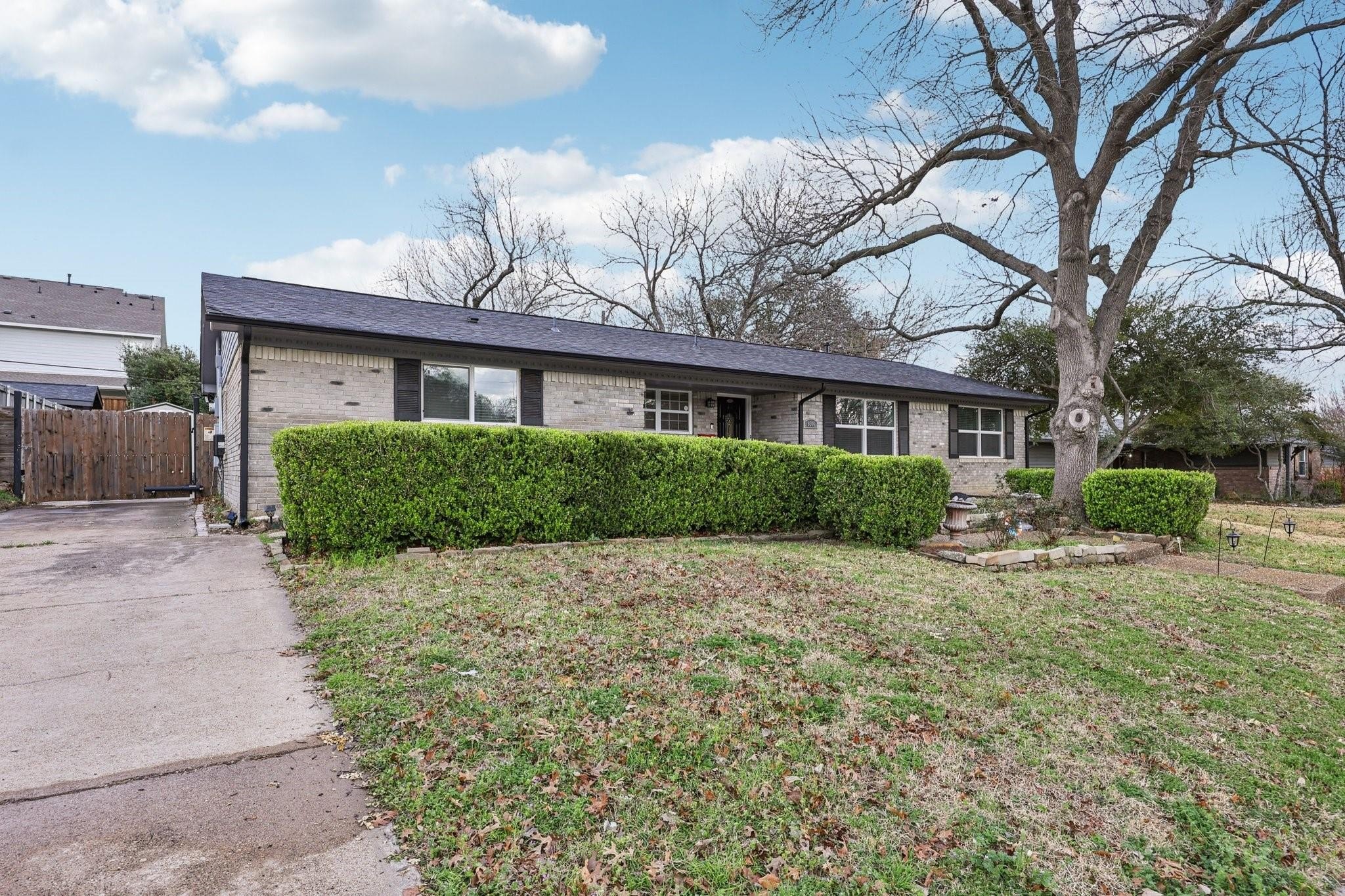 3 bed, 2 bath in Dallas - Photo 2