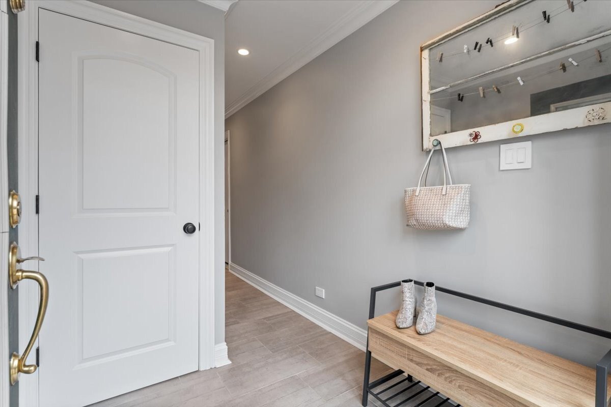 3 bed, 3 bath in Chicago - Photo 2