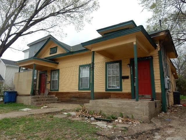 4 bed, 2 bath in Dallas - Photo 2