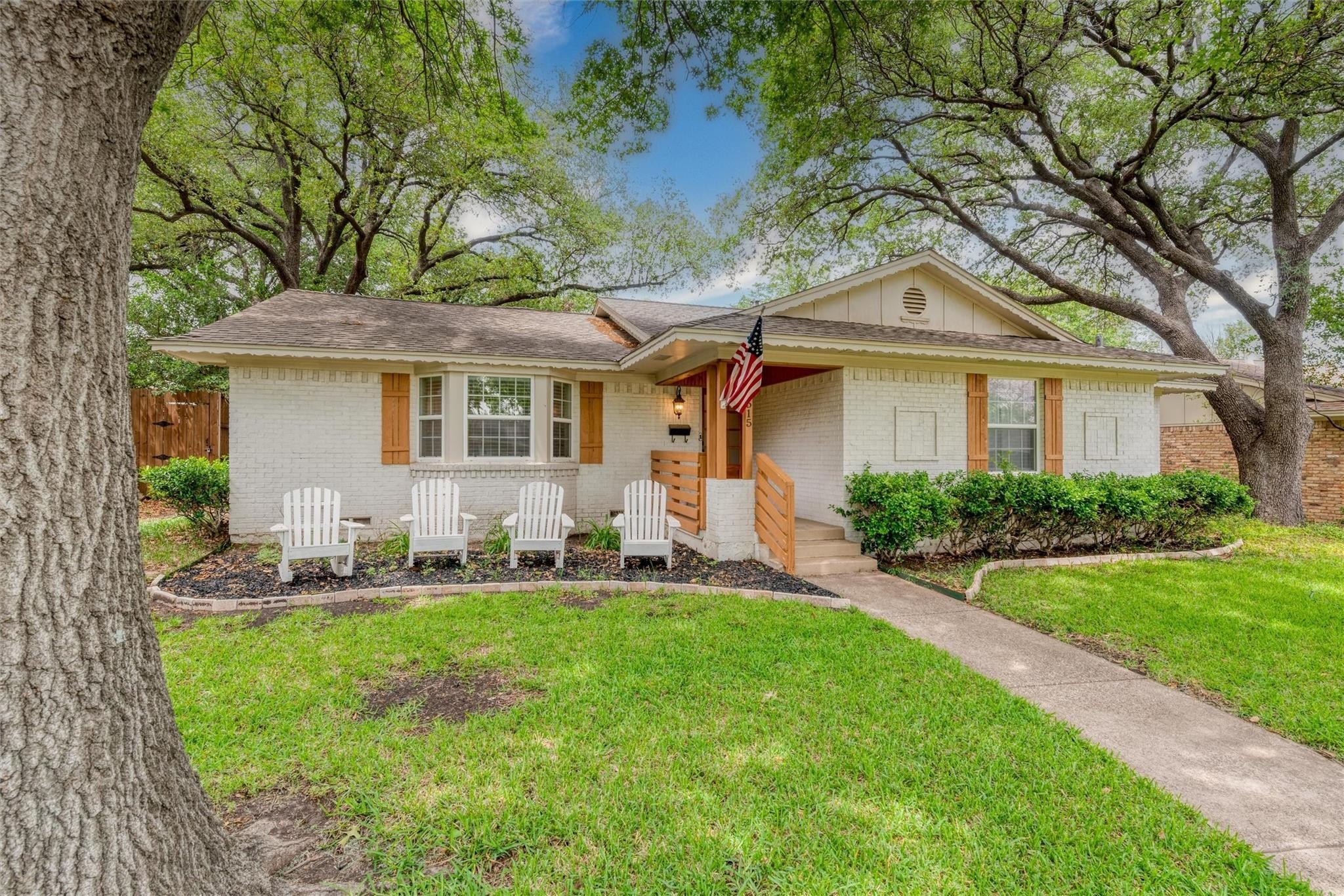 3 bed, 2 bath in Dallas - Photo 2