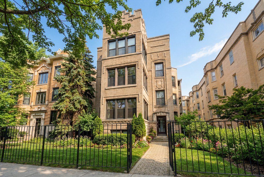 3 bed, 2 bath in Chicago