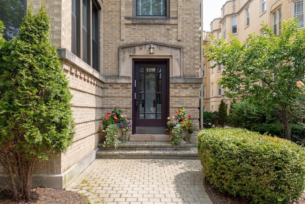 3 bed, 2 bath in Chicago - Photo 2