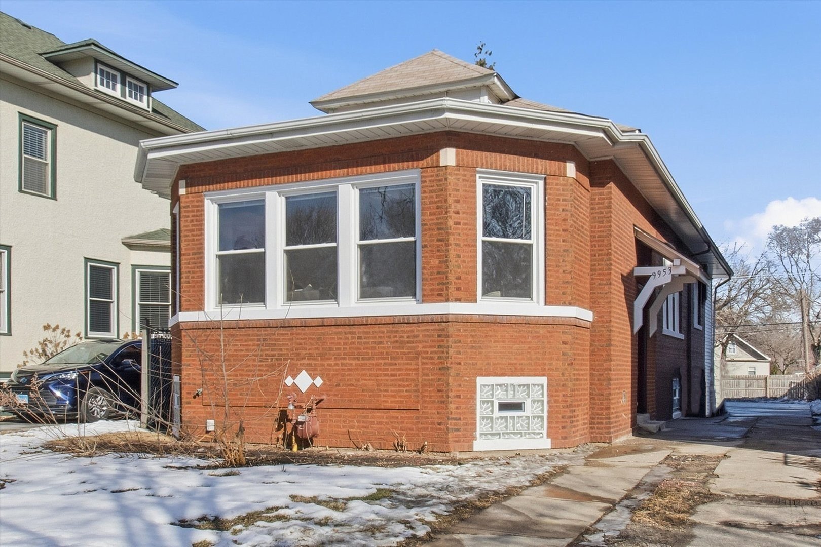 3 bed, 2 bath in Chicago