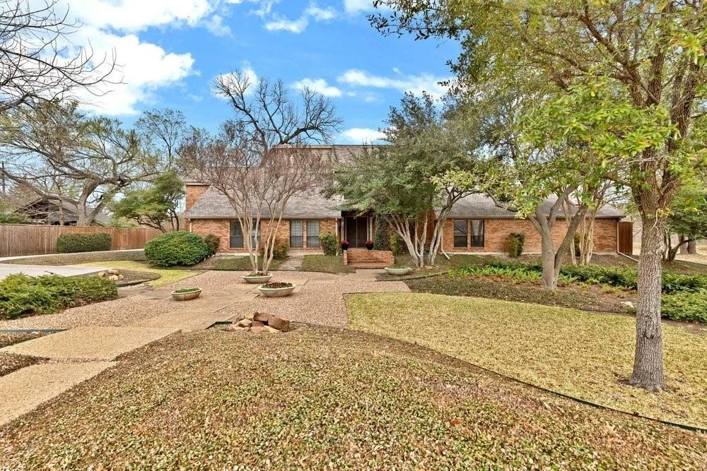 4 bed, 5 bath in Dallas