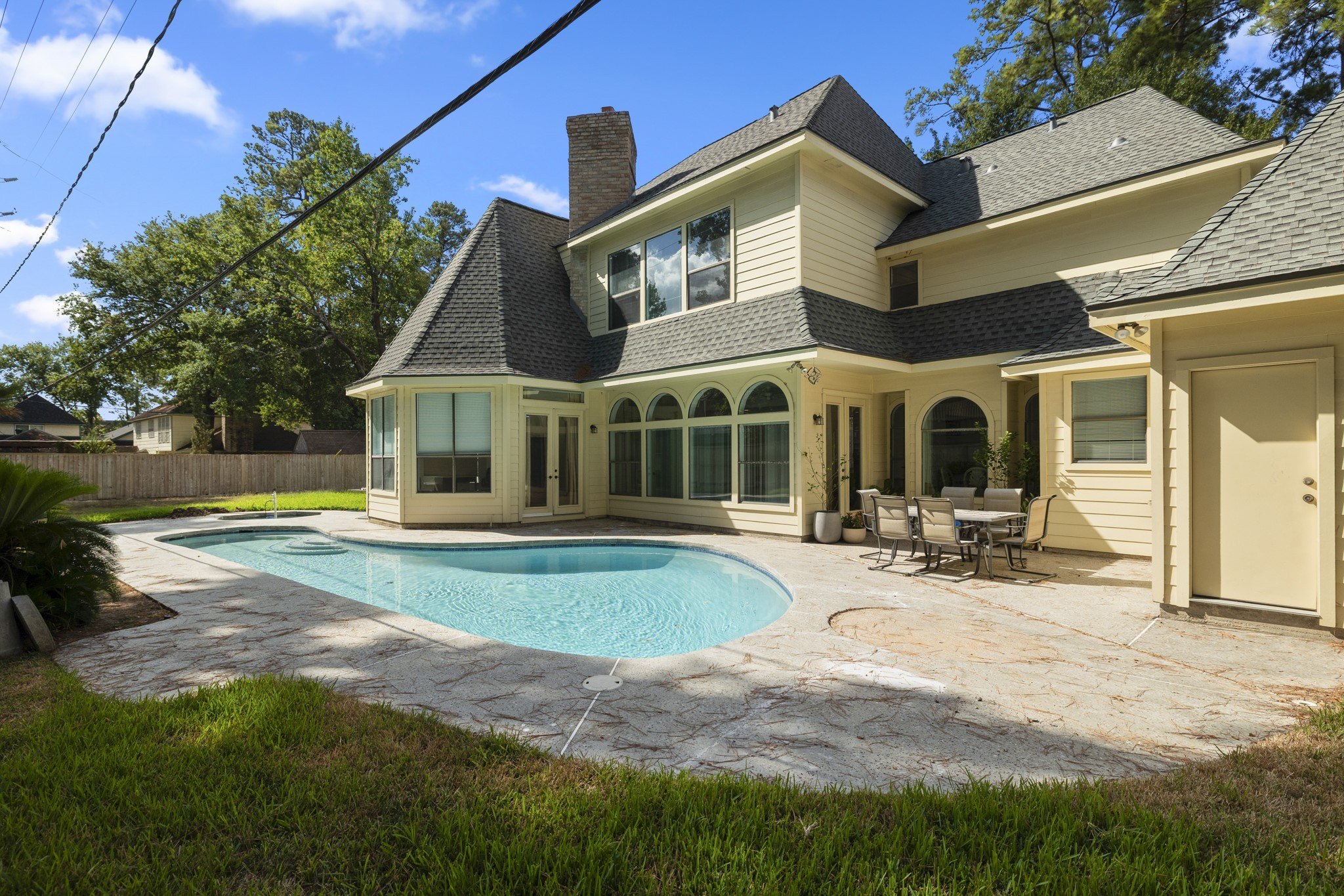 4 bed, 3 bath in Houston - Photo 2