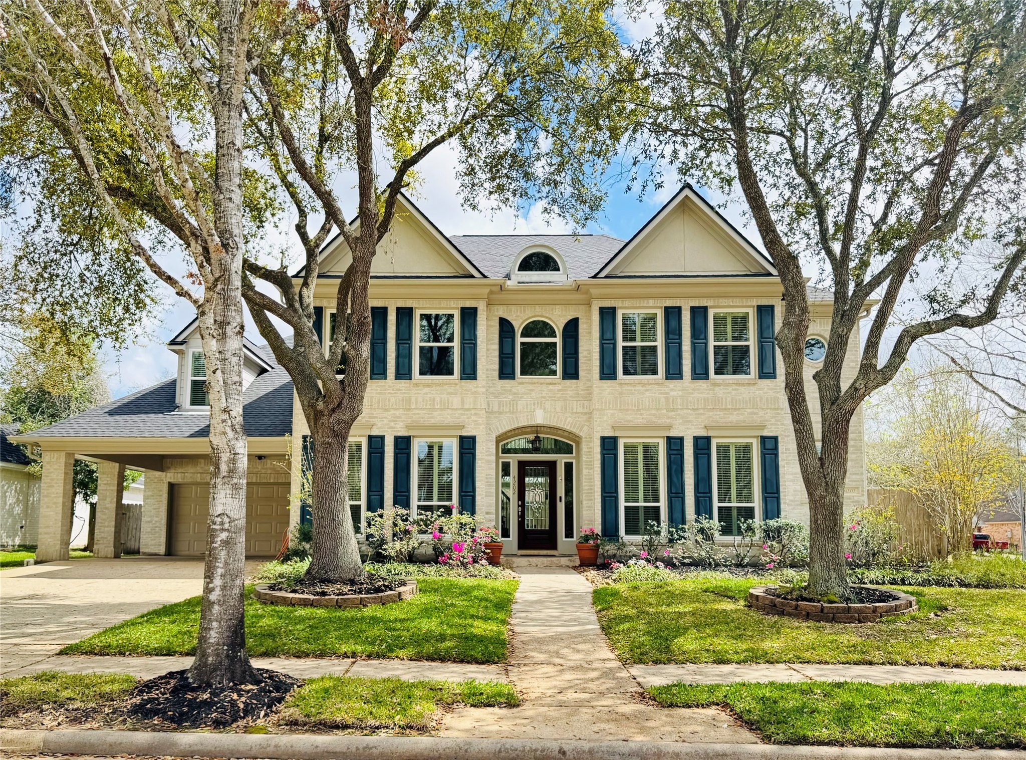 5 bed, 3 bath in Houston