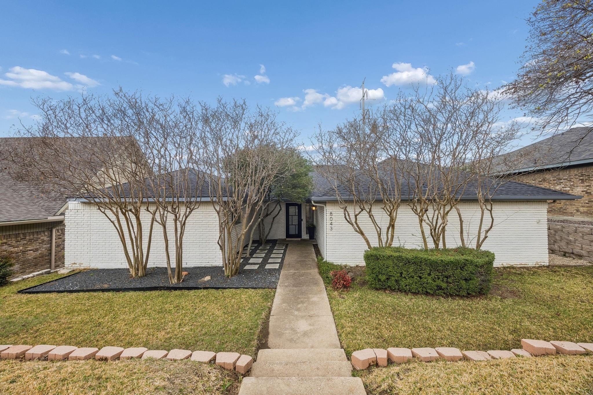 4 bed, 2 bath in Dallas