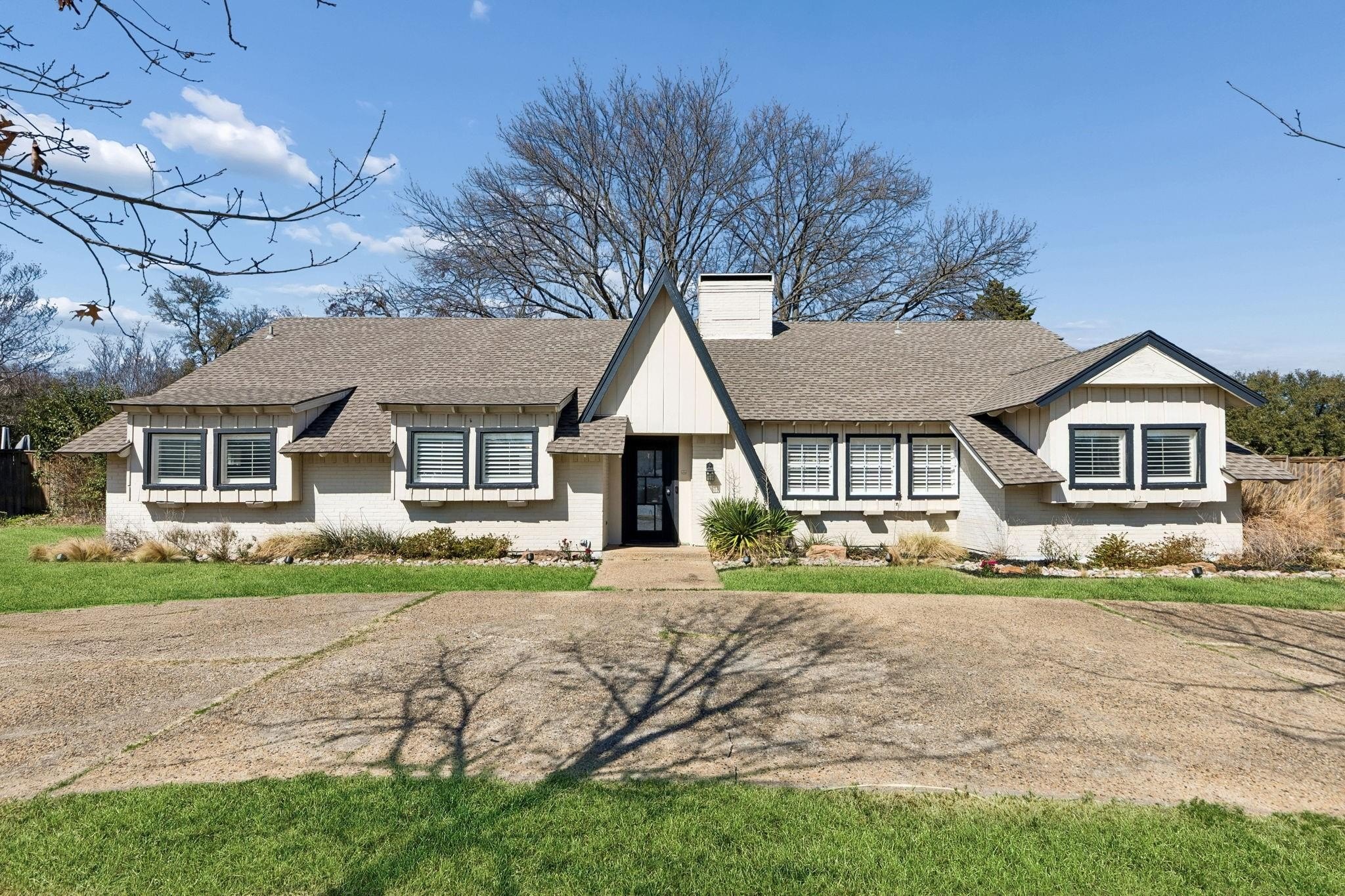 5 bed, 2 bath in Dallas