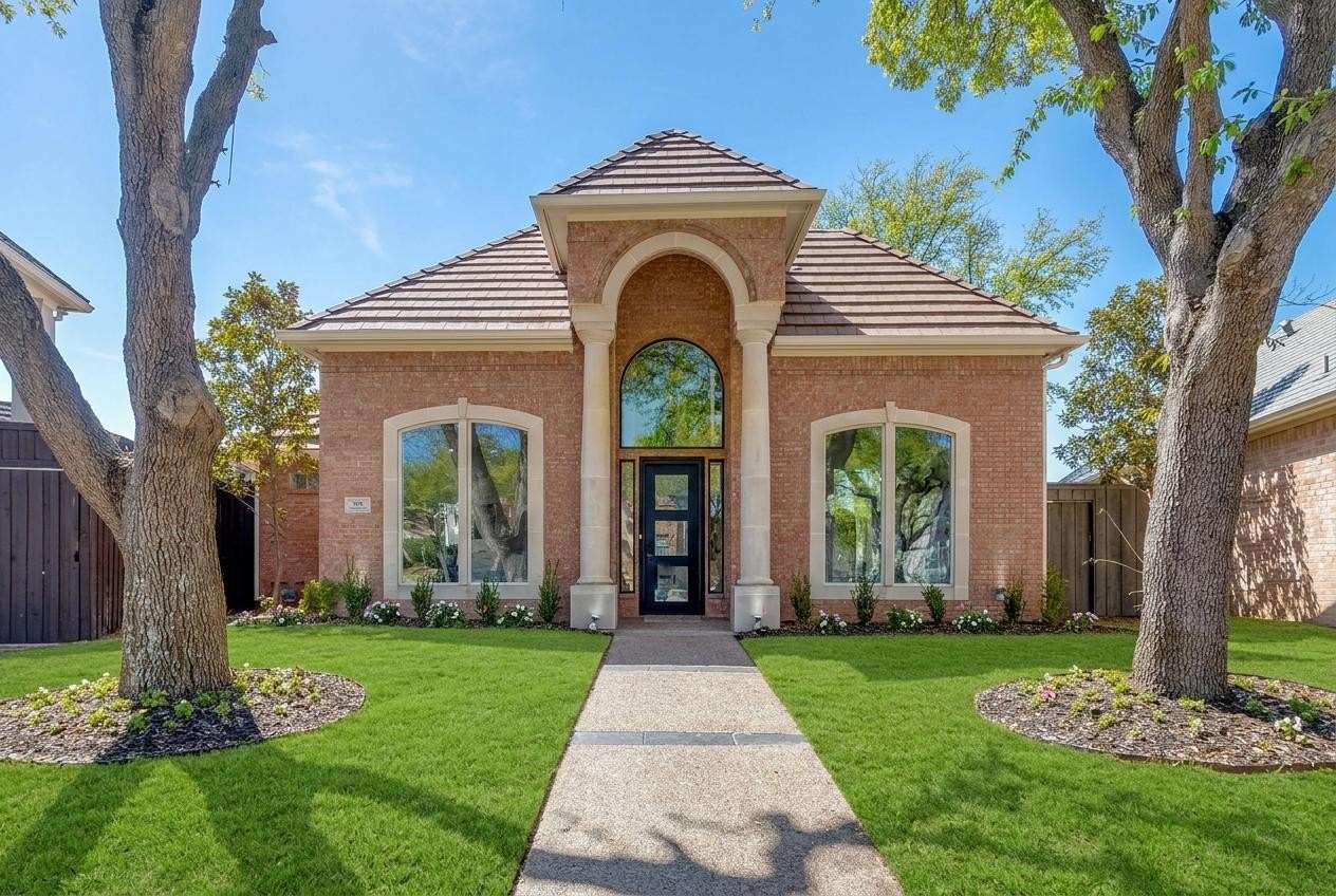 4 bed, 5 bath in Dallas