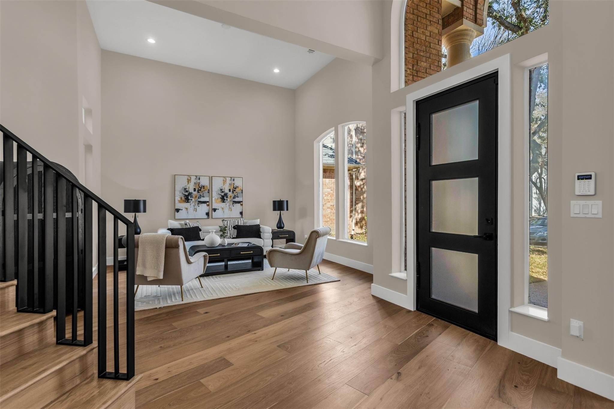 4 bed, 5 bath in Dallas - Photo 2