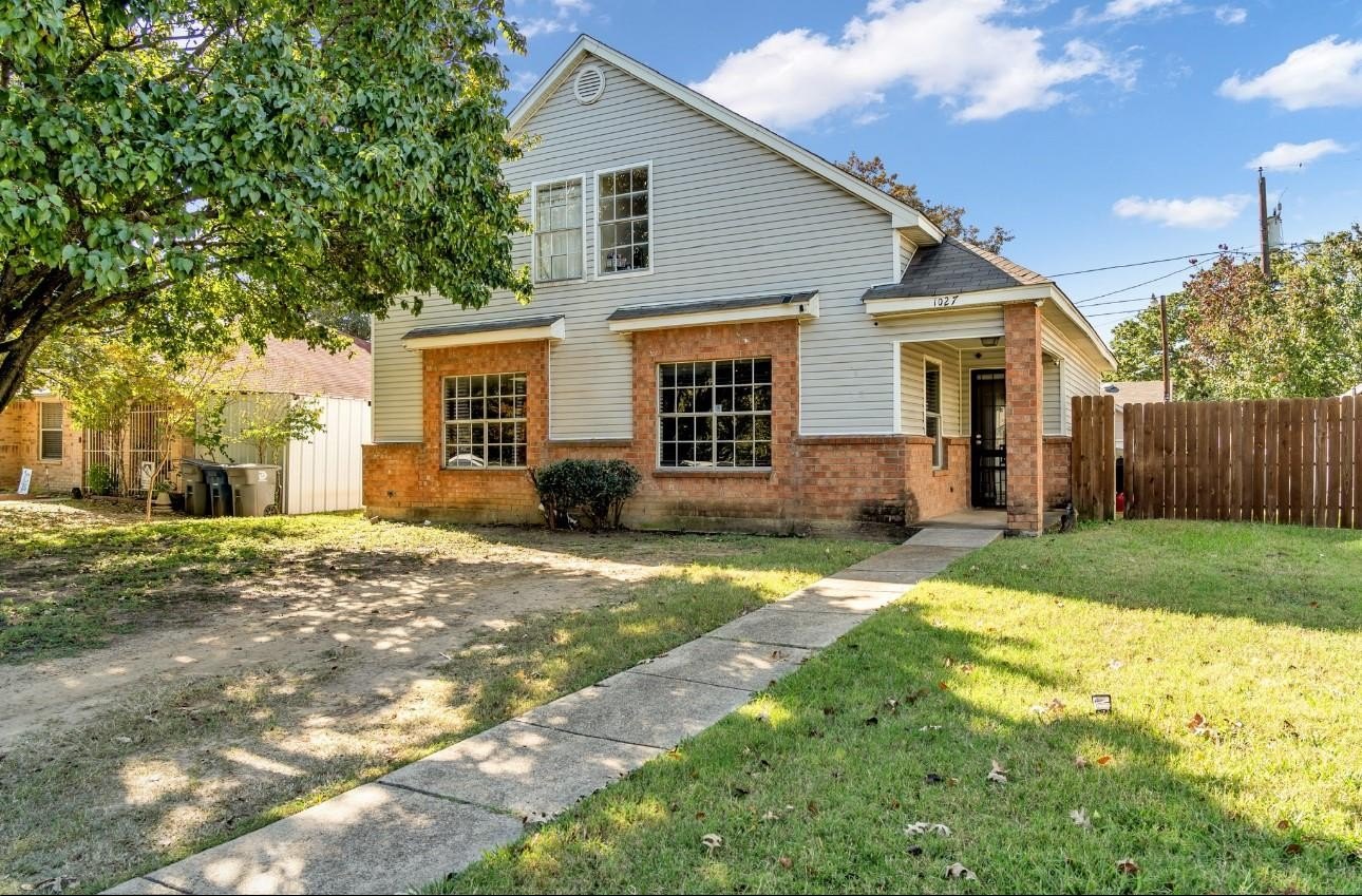 4 bed, 2 bath in Dallas