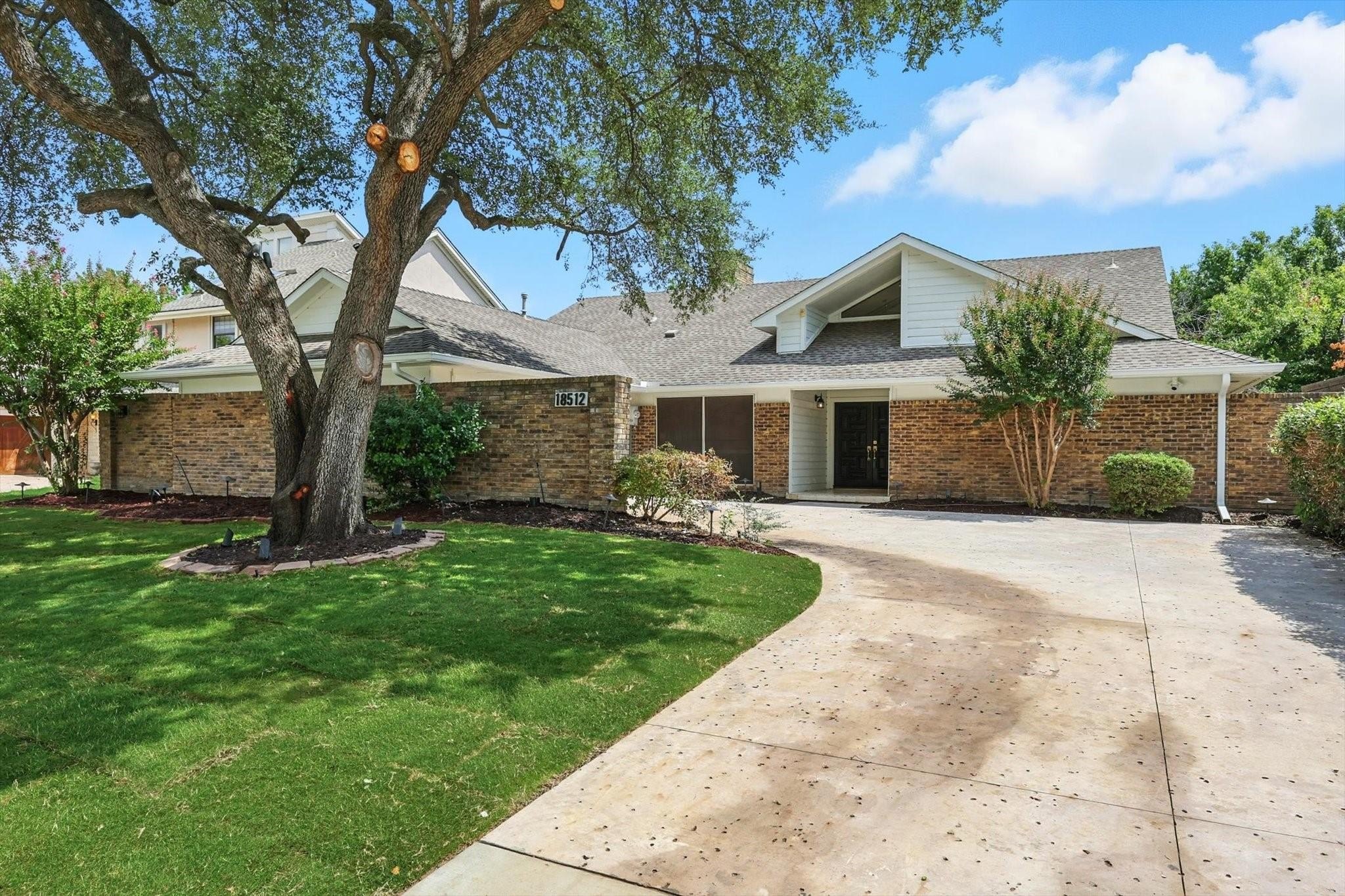 3 bed, 3 bath in Dallas - Photo 2