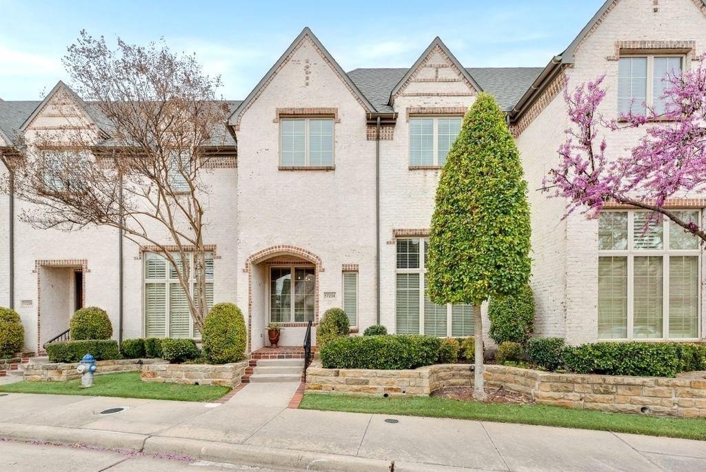 2 bed, 2 bath in Dallas
