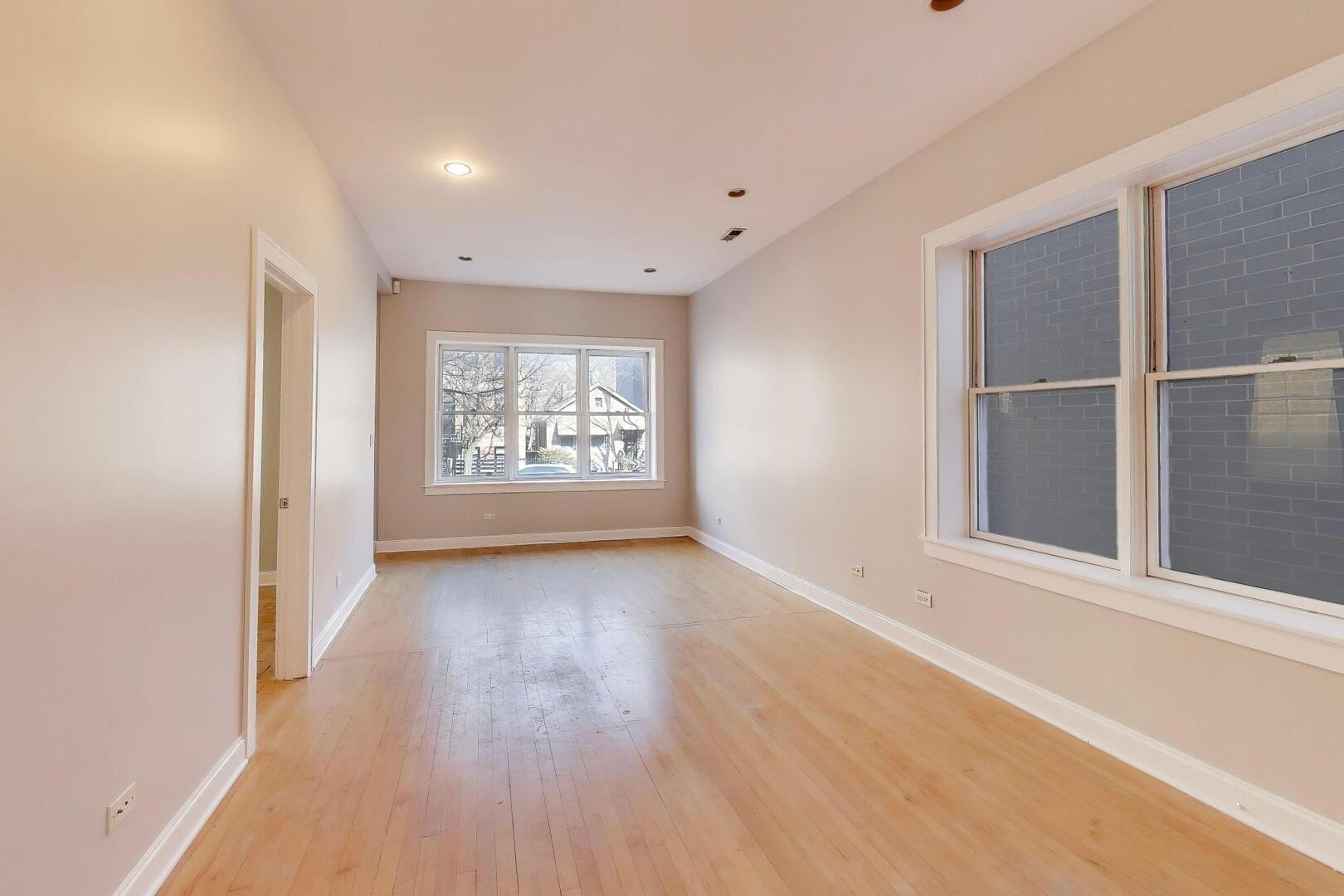 5 bed, 3 bath in Chicago - Photo 2