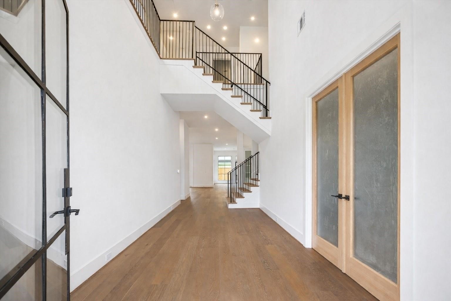 4 bed, 4 bath in Houston - Photo 2