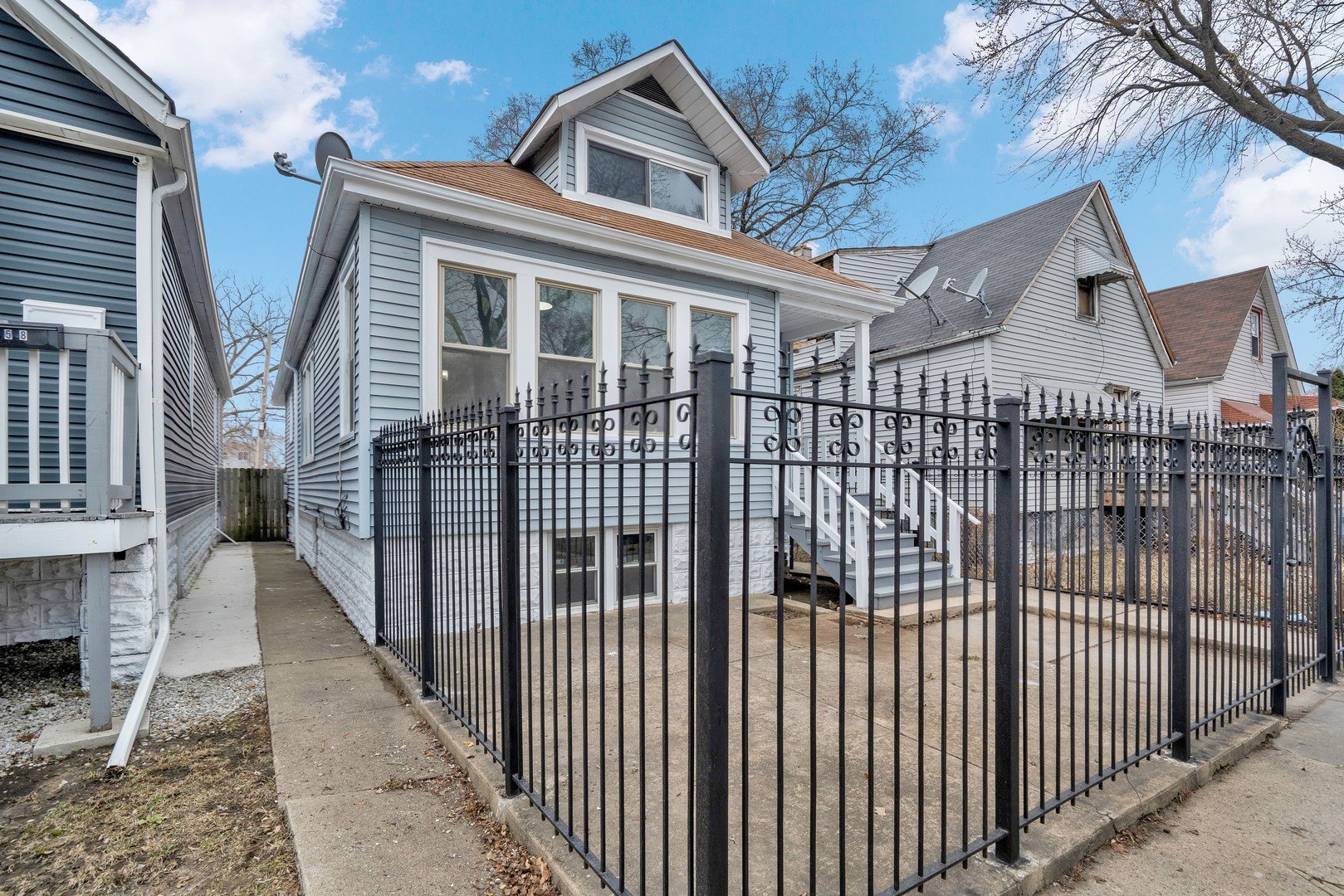 5 bed, 2 bath in Chicago