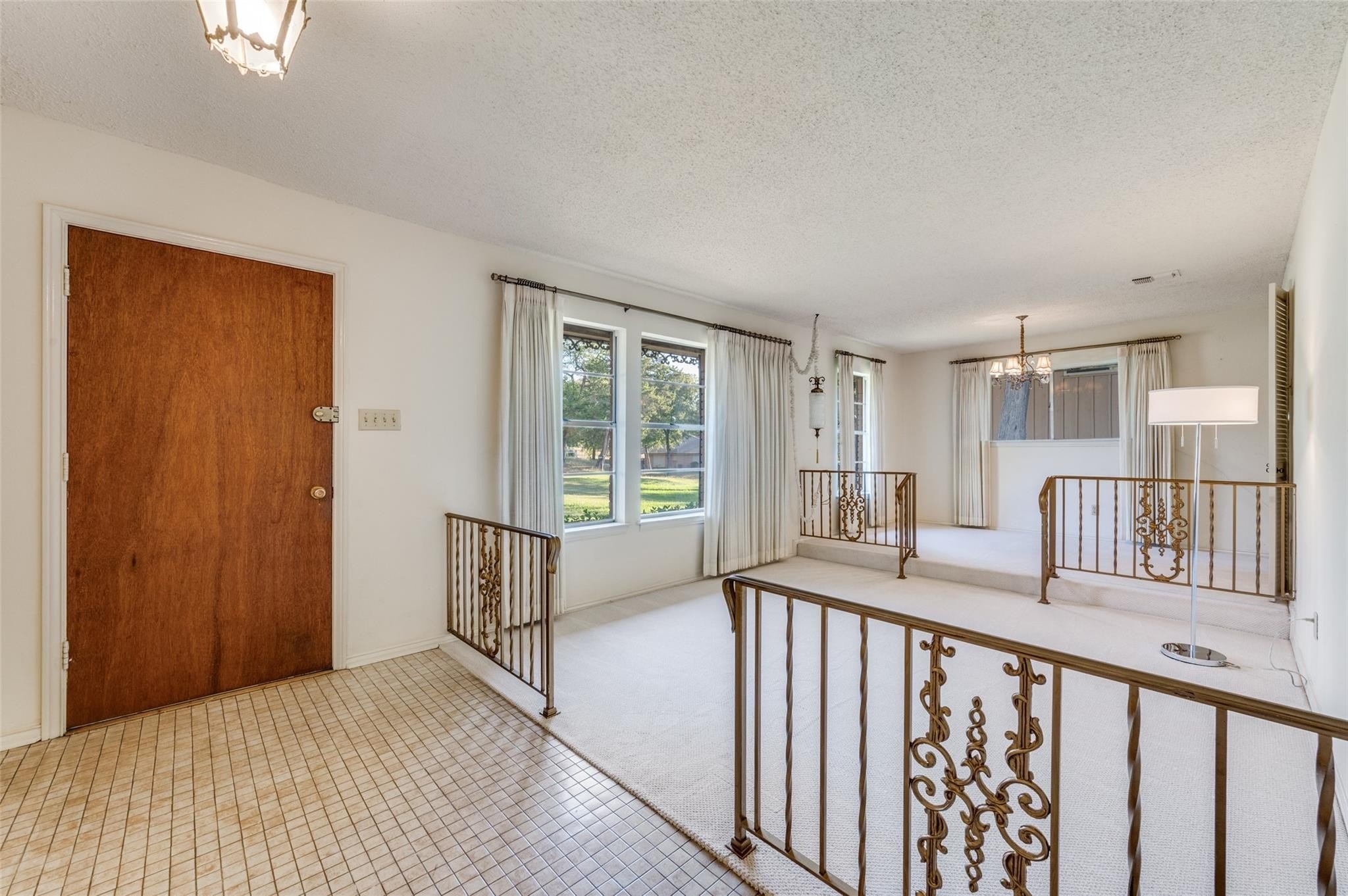 3 bed, 2 bath in Dallas - Photo 2