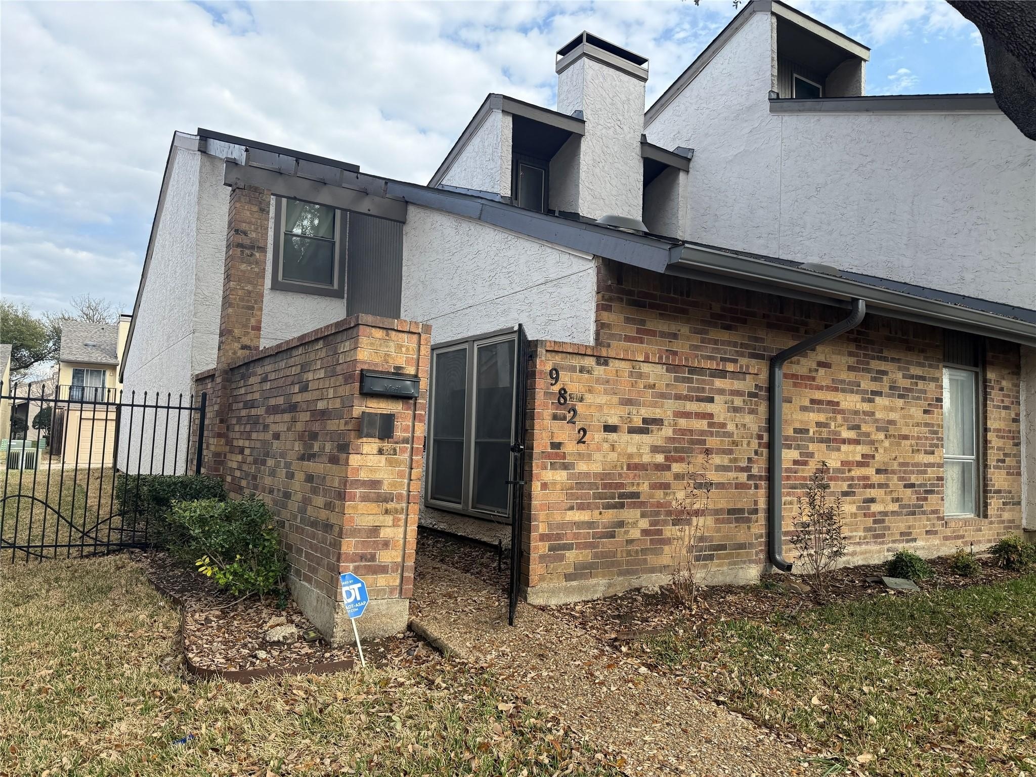 3 bed, 2 bath in Dallas