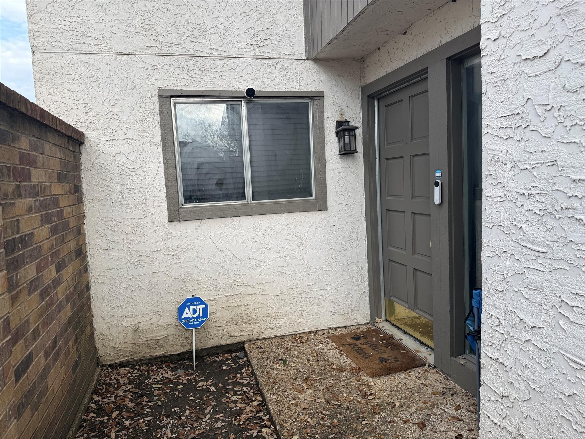 3 bed, 2 bath in Dallas - Photo 2