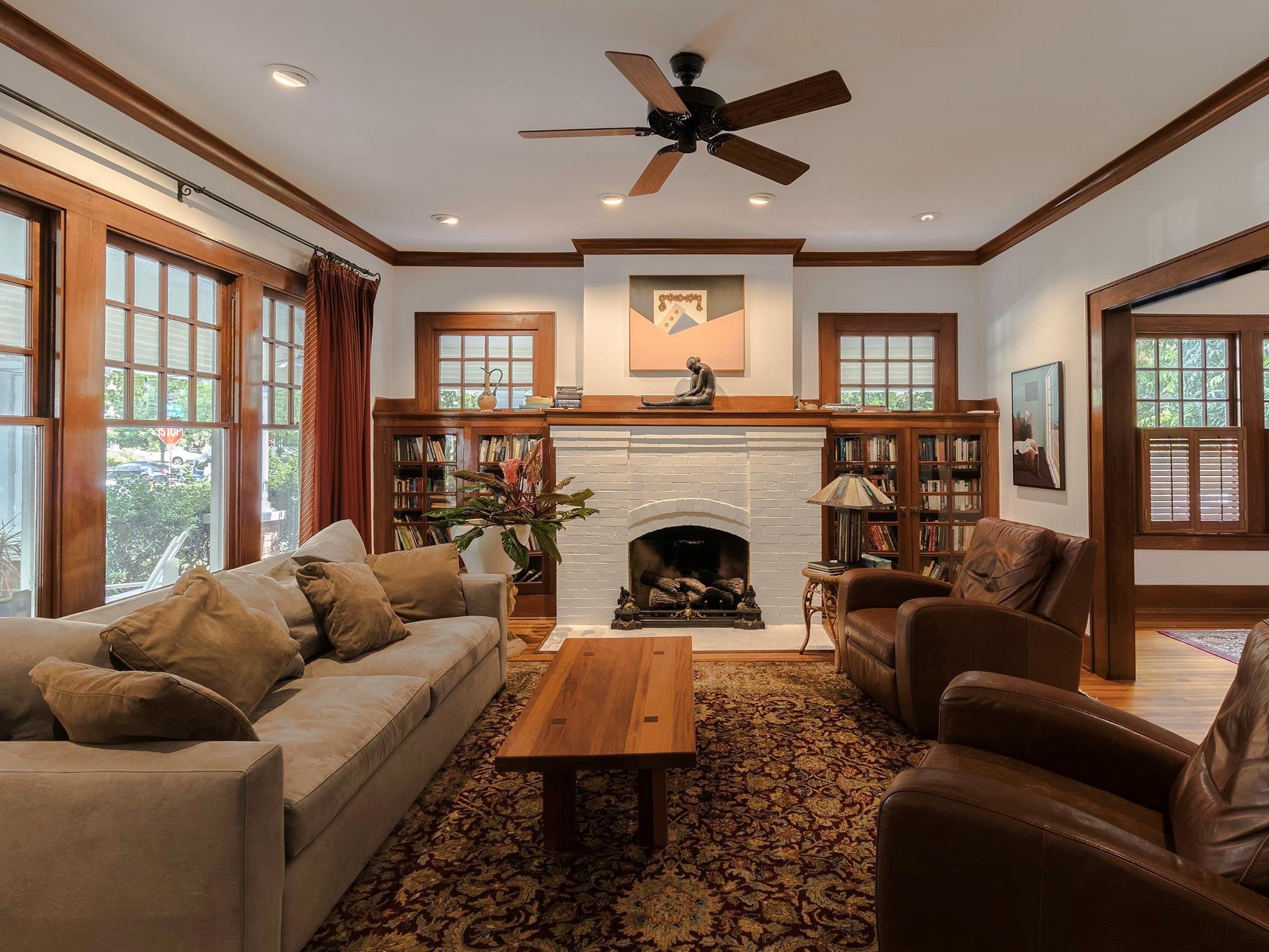 3 bed, 2 bath in Dallas - Photo 2