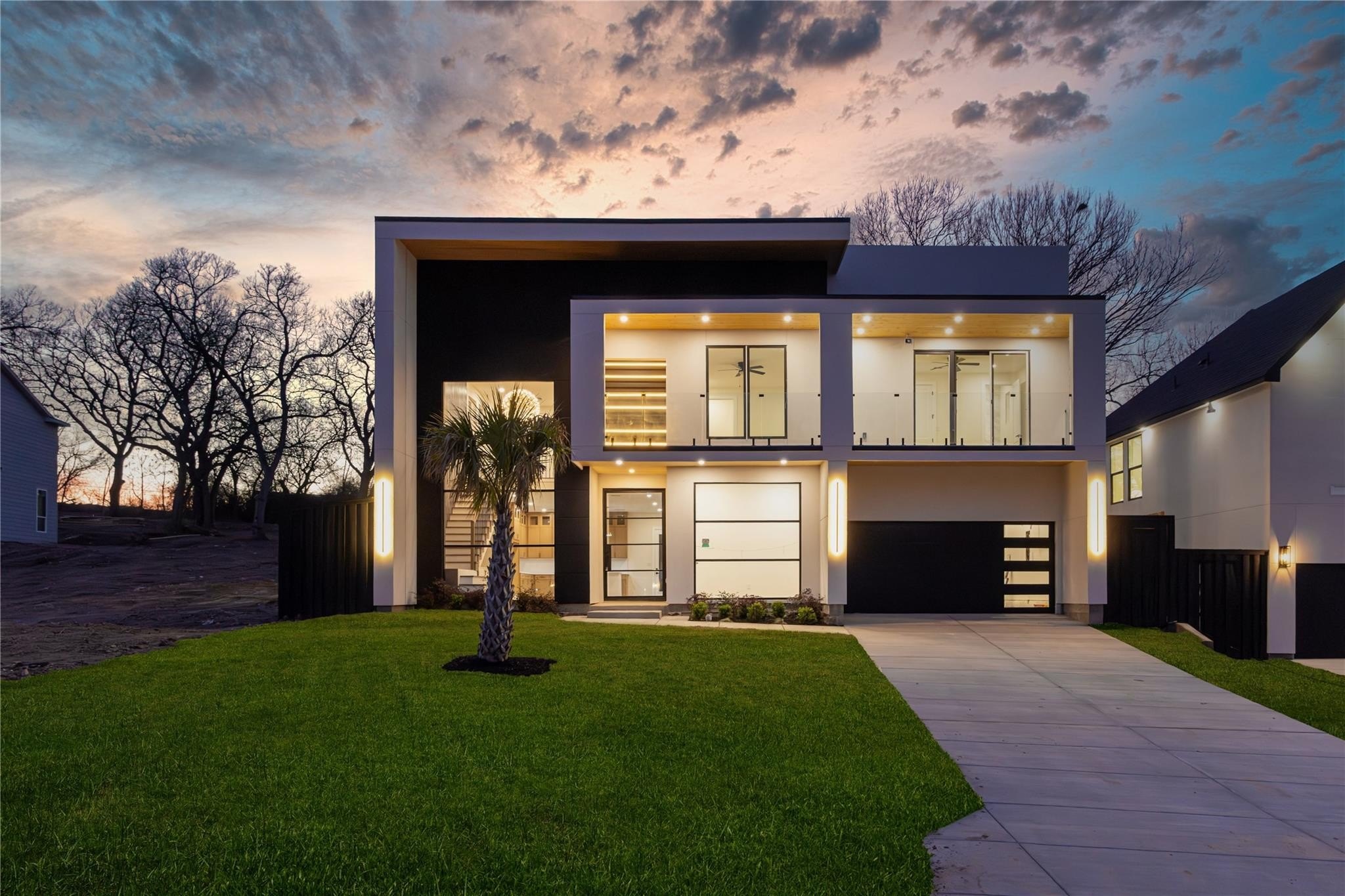 6 bed, 4.5 bath in Dallas - Photo 2