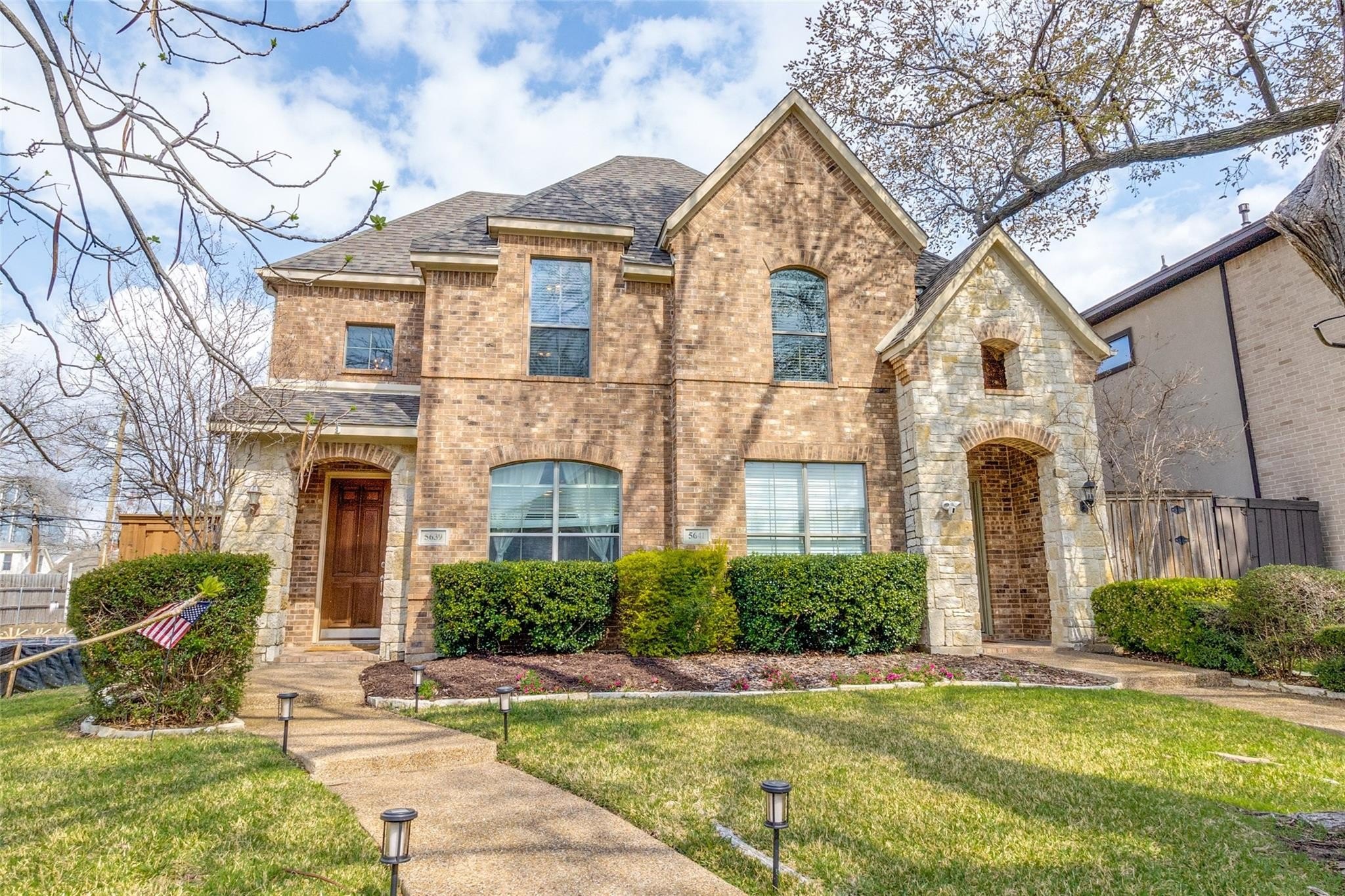 3 bed, 2 bath in Dallas - Photo 2