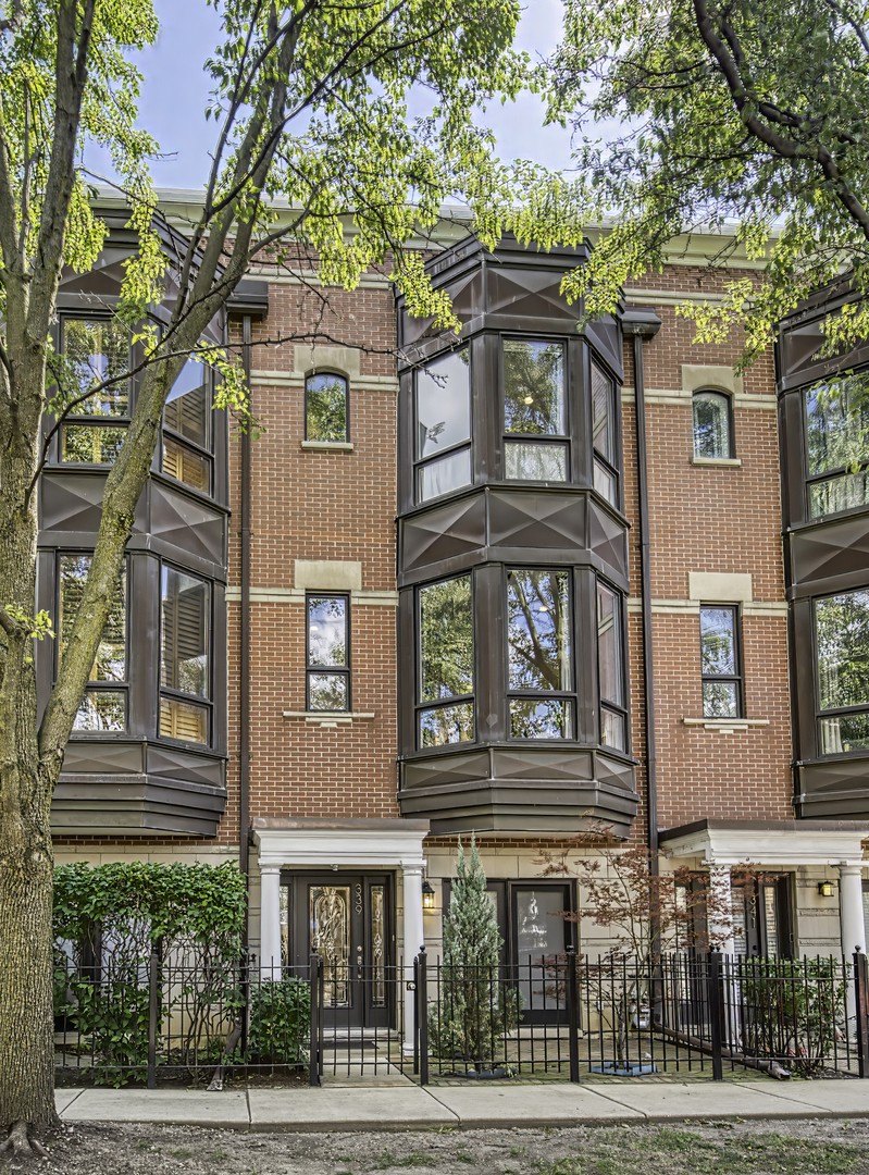 3 bed, 3 bath in Chicago