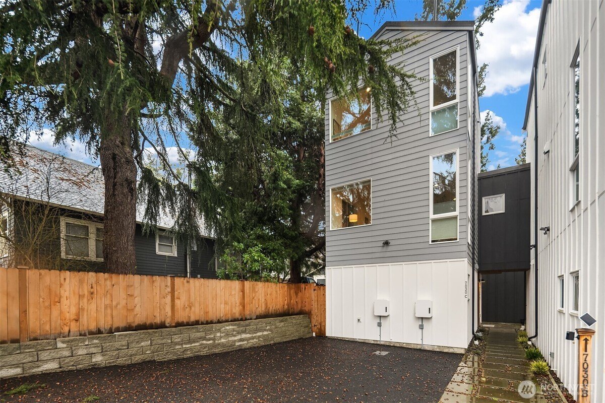 2 bed, 2 bath in Seattle