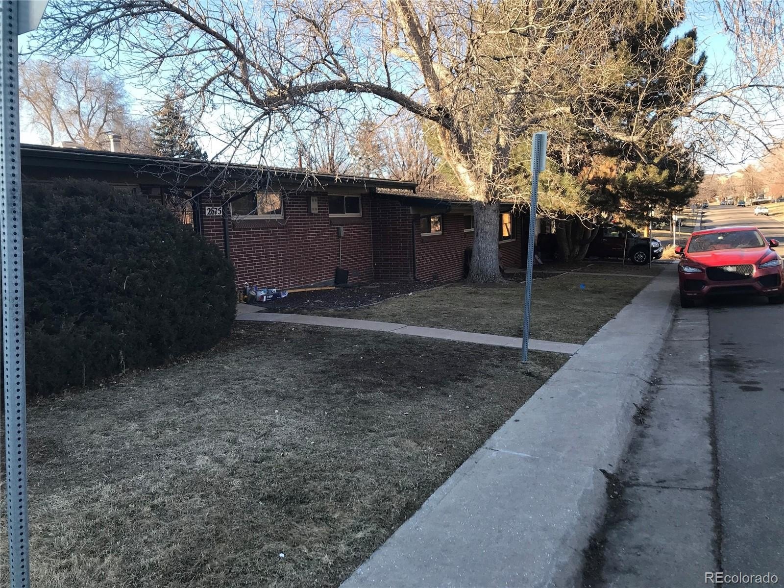 6 bed, 2 bath in Denver