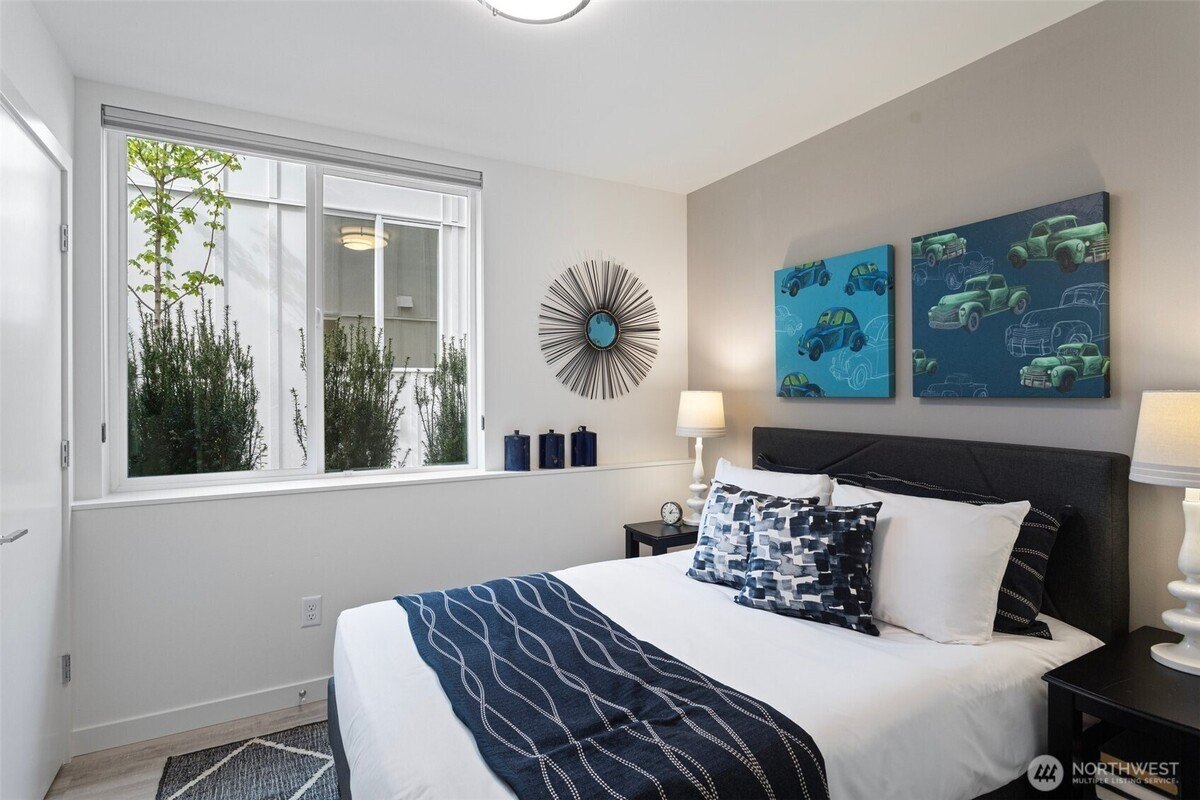 3 bed, 2 bath in Seattle - Photo 2