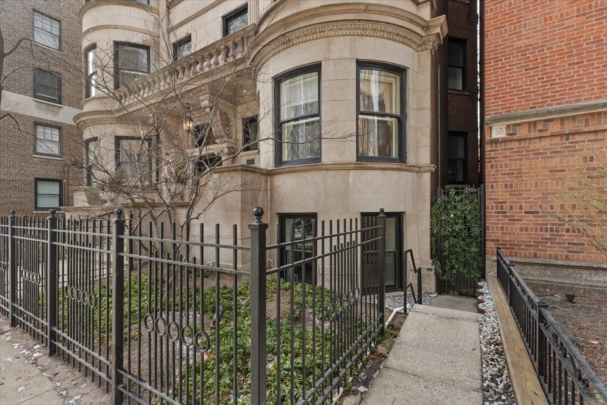 2 bed, 2 bath in Chicago - Photo 2