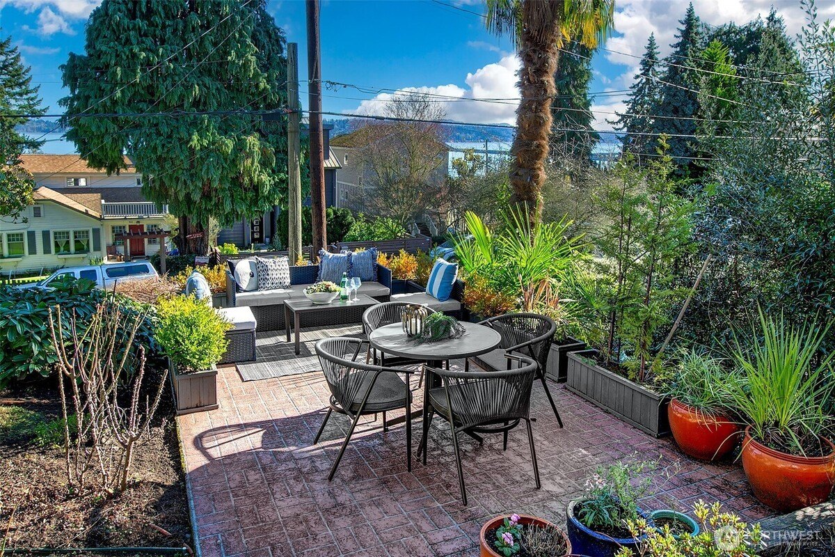 3 bed, 2 bath in Seattle - Photo 2